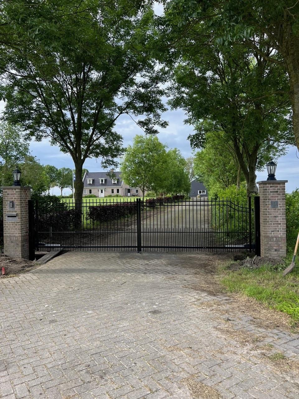 Nieuwe Poorten op maat gemaakt.