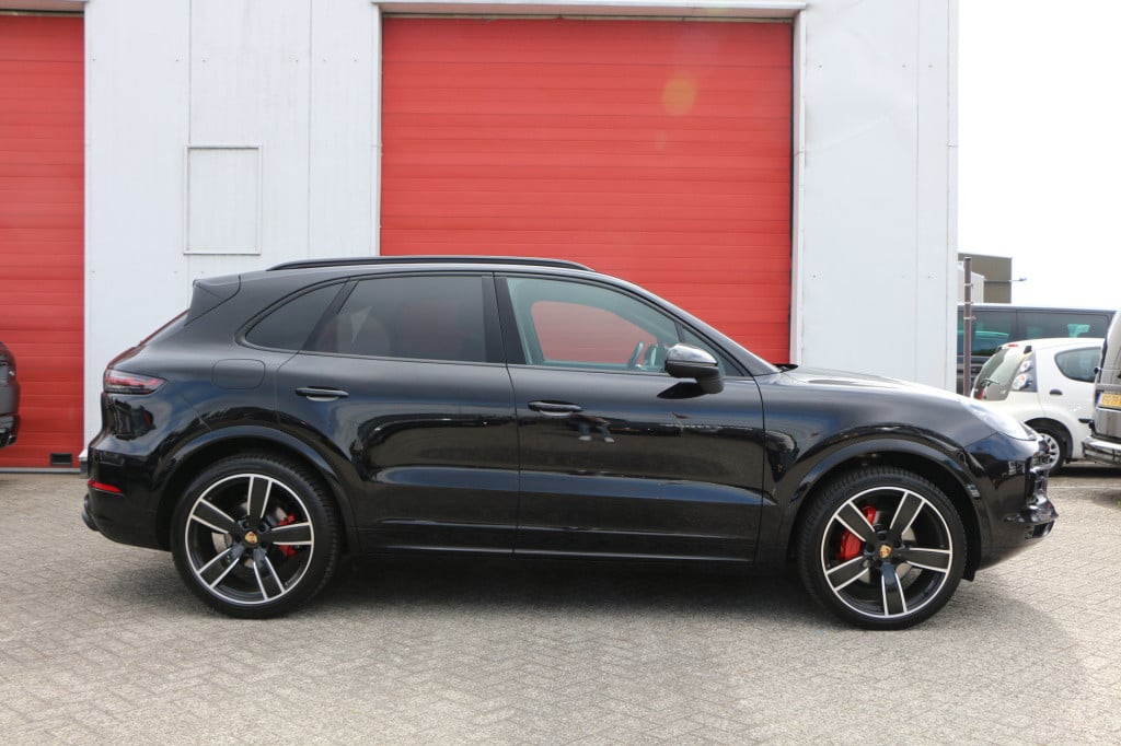 Porsche Cayenne 3.0 340pk trekhaak | all black | 22 inch