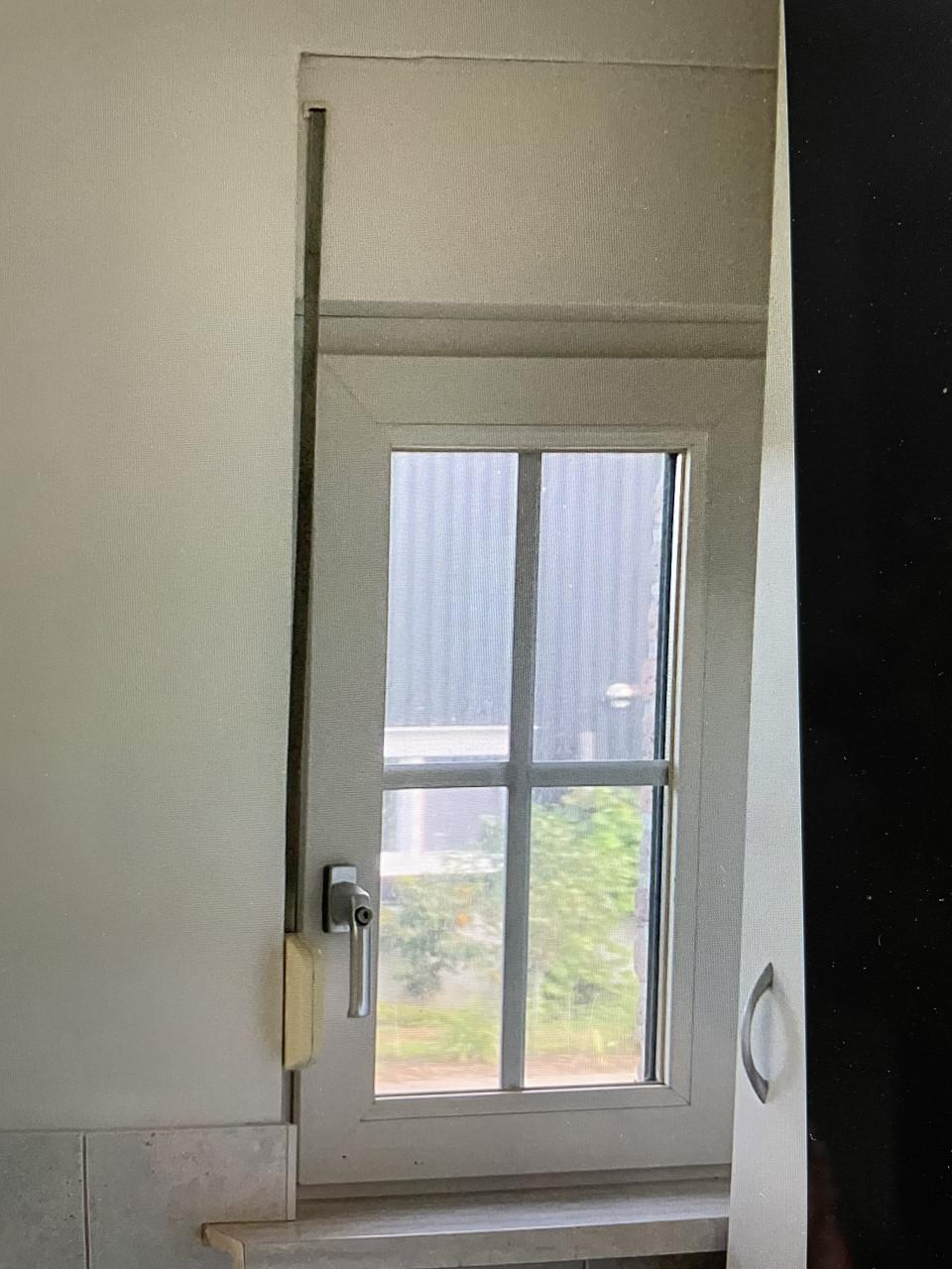 Kunststof kozijn met rolluik draaikiep raam zonder spijlen