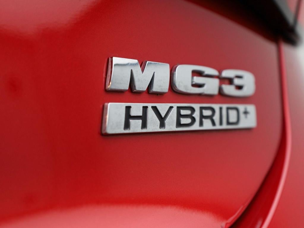 MG Mg3 1.5 hybrid+ luxury 17'' velgen | zwart dak & spiegels | privacy glas