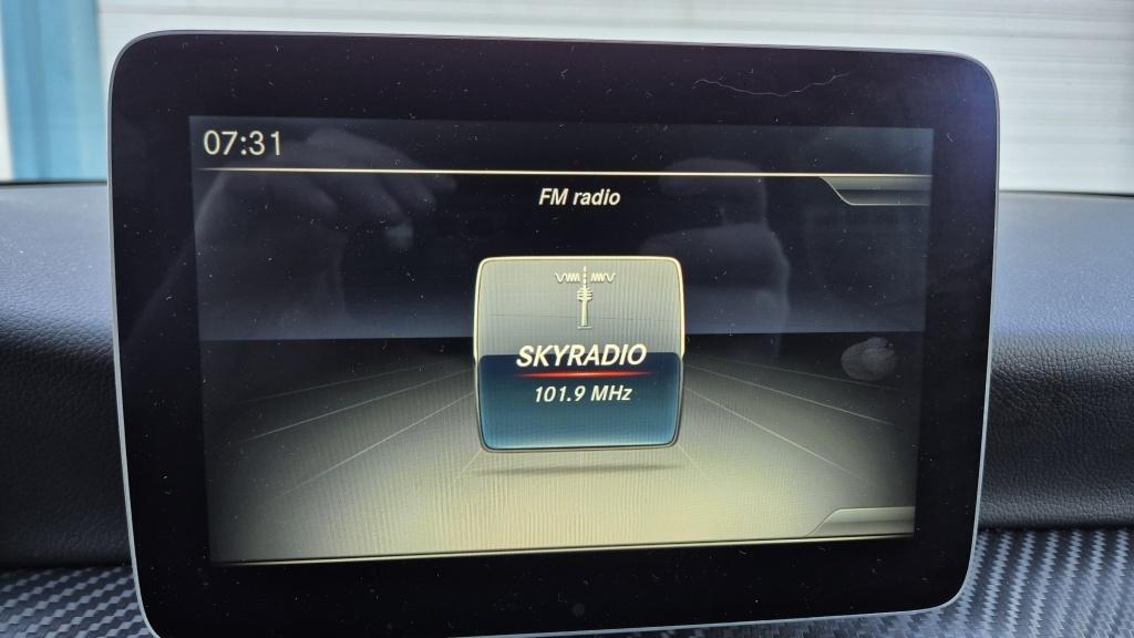 Mercedes-Benz A-Klasse 180 bus. sol. amg*led*navi*stoelvrw*18 inch*leder*zw