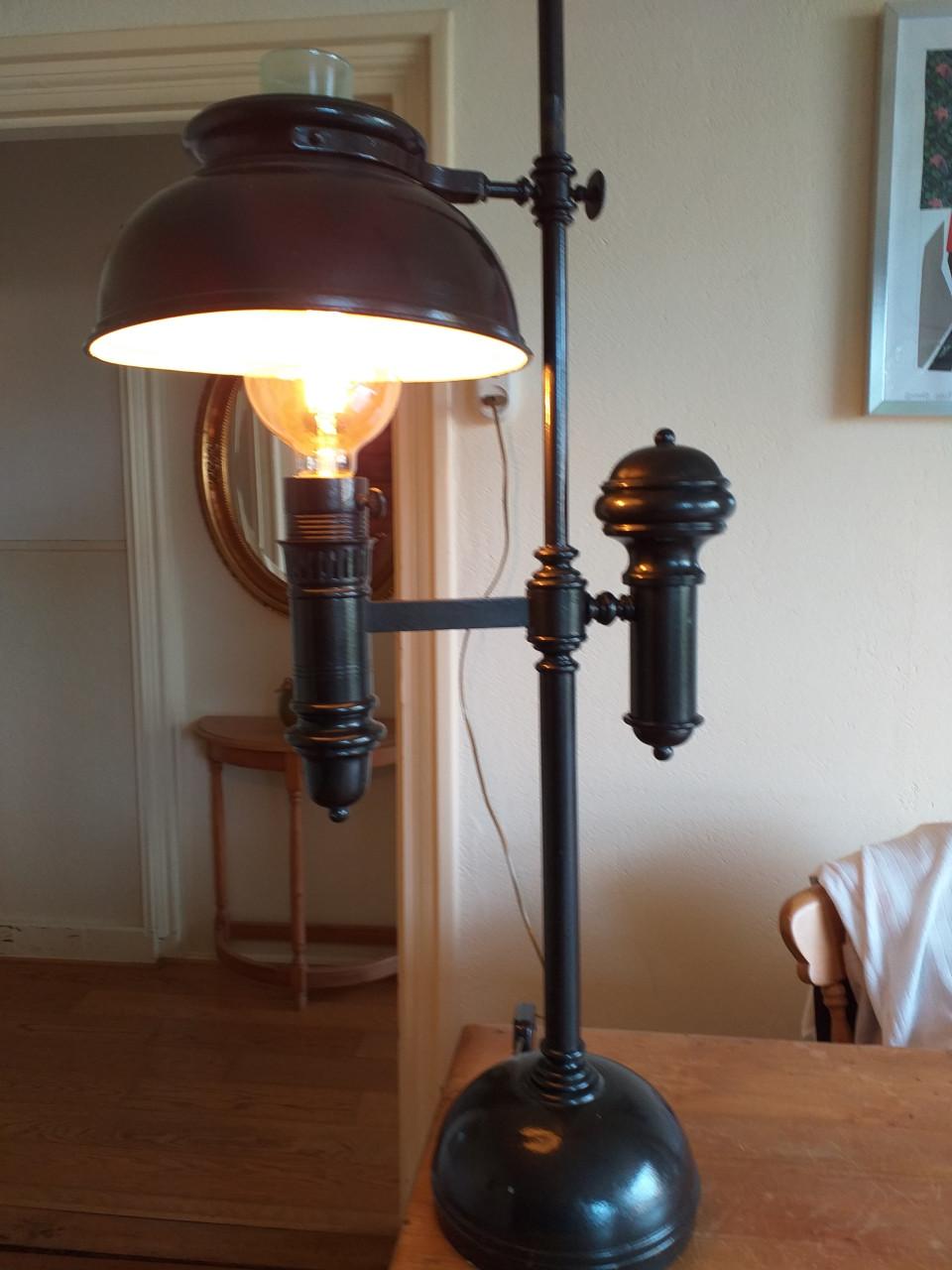 """MOOIE TAFELLAMP KAN OOK ALS VERDAMPER GEBRUIKT WORDEN""