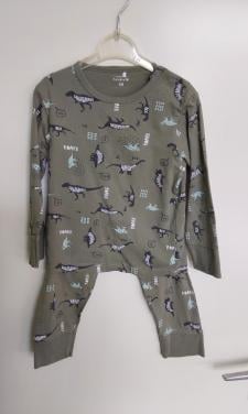 Prénatal pyjama's met dino's in maat 98 (per stuk €4 samen voor €6)