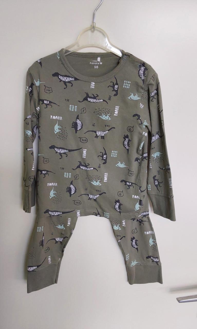 Prénatal pyjama's met dino's in maat 98 (per stuk €4 samen voor €6)