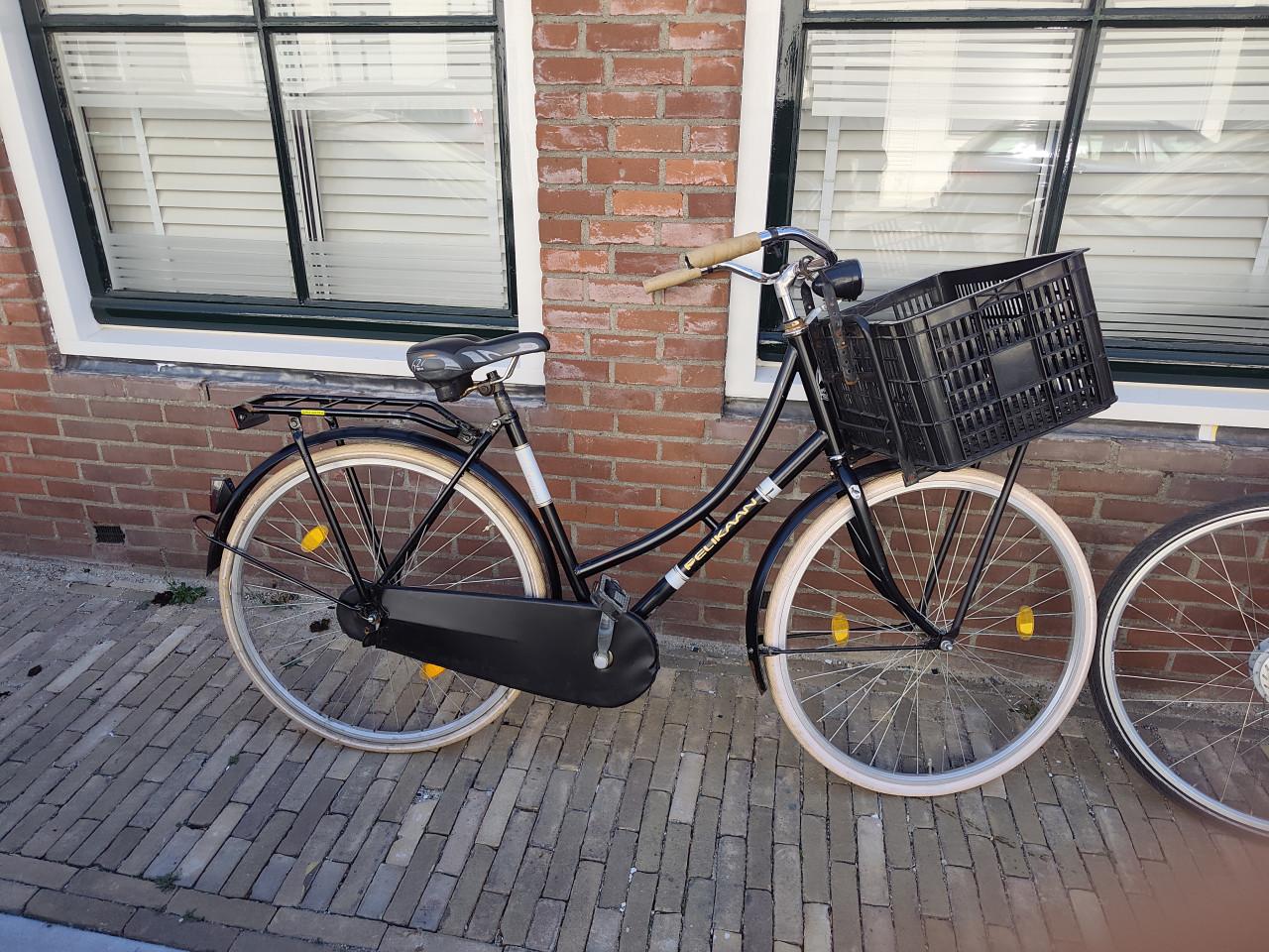 Degelijke fiets met krat (zwart of roze) 26 inch banden