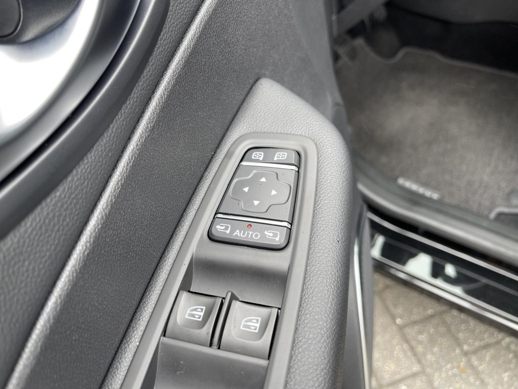 Renault Captur 0.9 tce bose | navigatie | camera | achterbank verstelbaar |