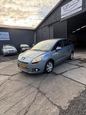 Peugeot 5008 voljaar apk!