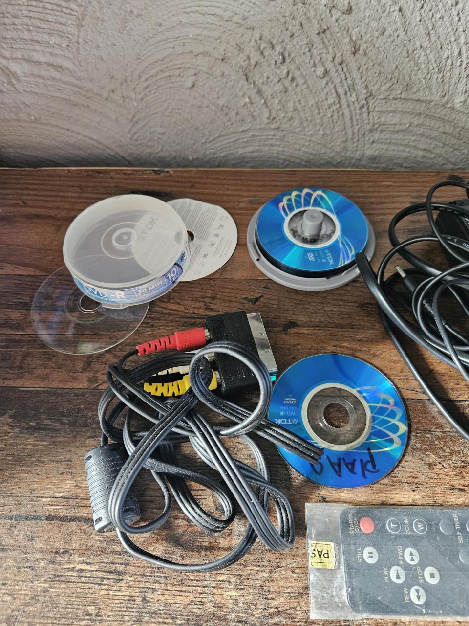 Hitachi DZ-MV200E DVD Camcorder met accessoires
