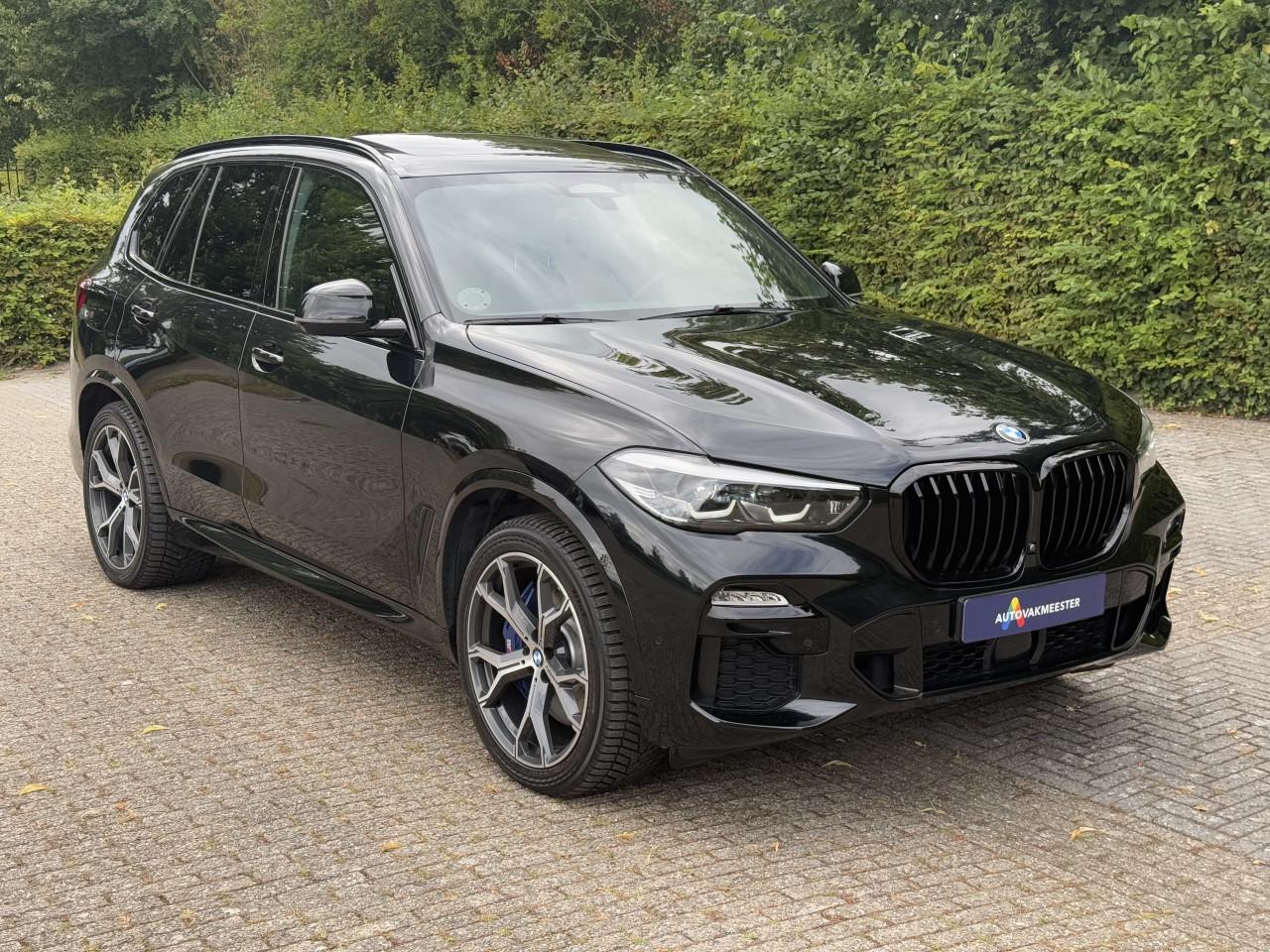 BMW X5 - XDrive45e | M-Sport | Night Vision| Soft-Close | Sky Lounge | 360