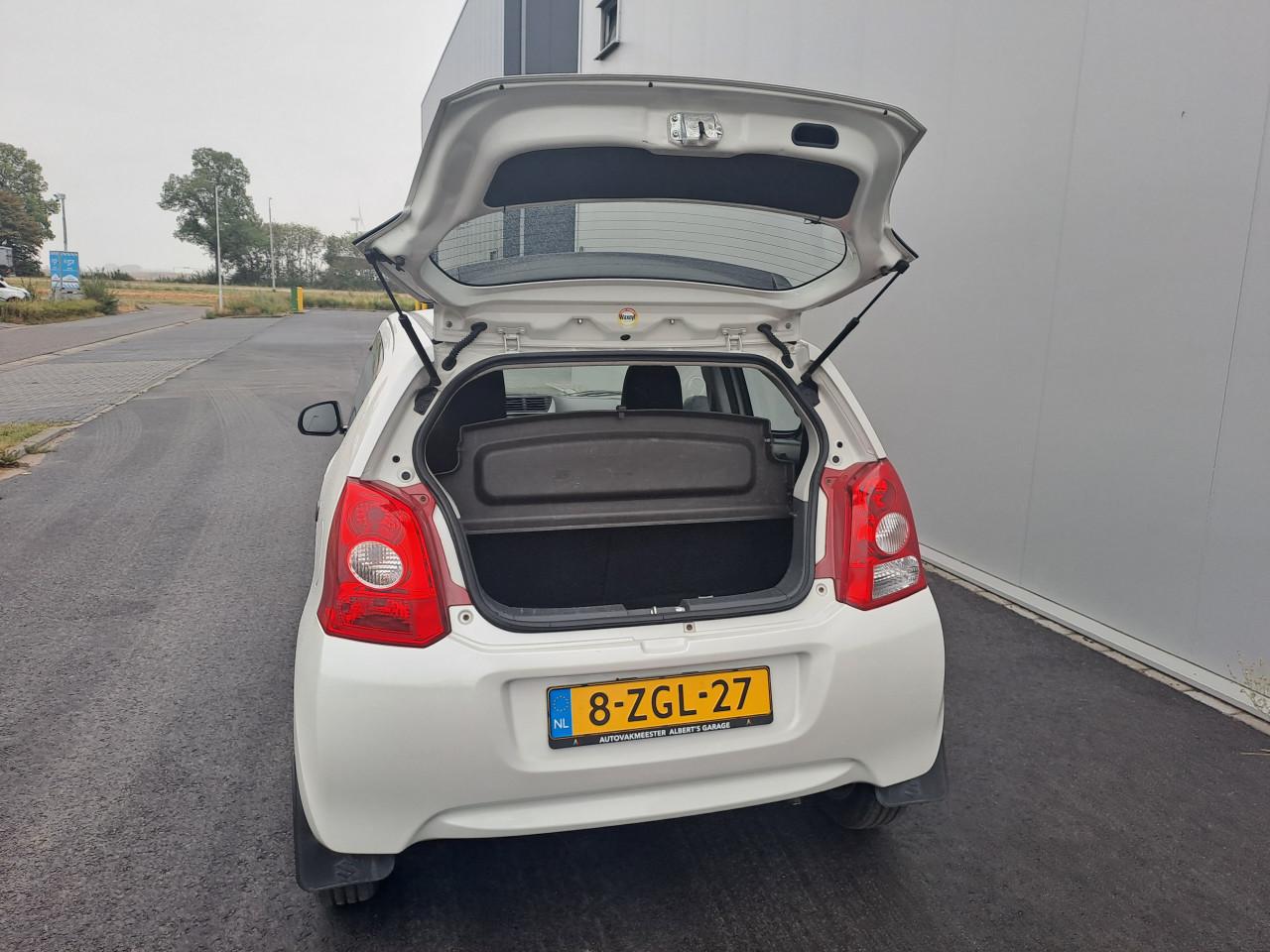 Suzuki Alto 1.0 celebration wit metallic