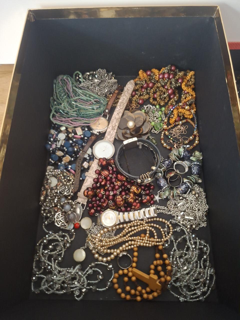Grote partij sieraden