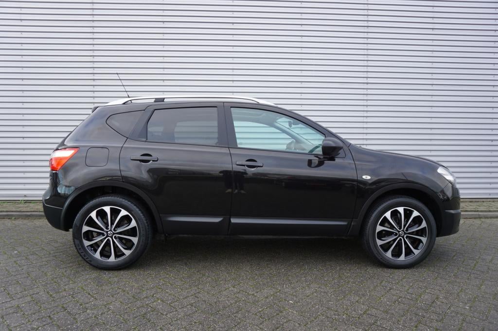 Nissan Qashqai 1.6 connect edition climate / navi / cruise / camera / pano 