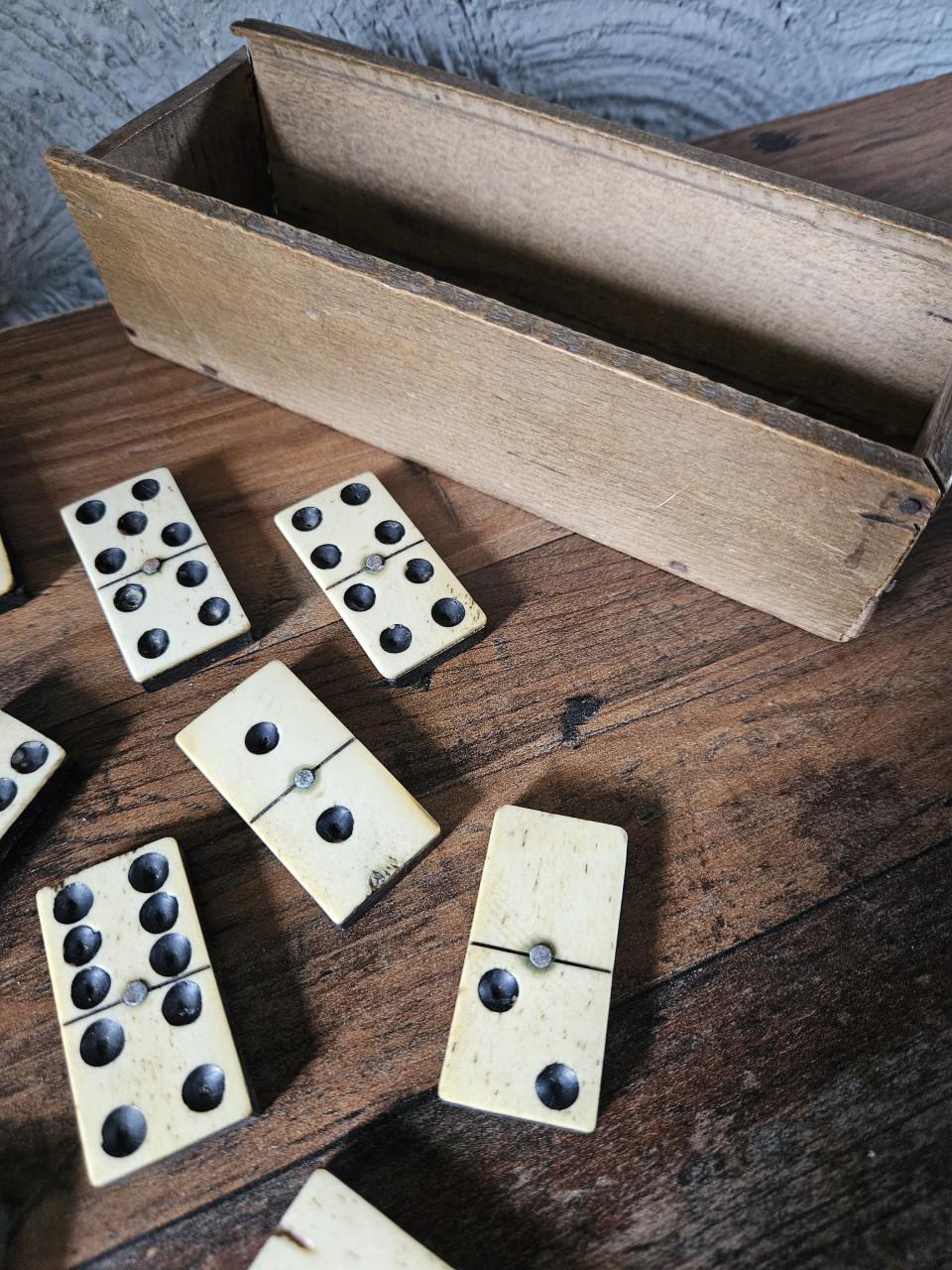 Antiek Domino Spel - van been metalen pin met houten doosje