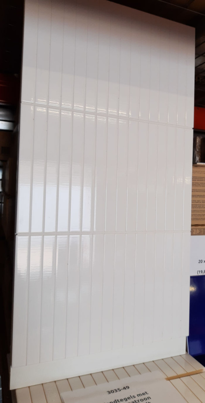 3035- 49 wandtegels 25x40 cm, strokenpatroon, wit glans, van € 33,86/m² vr