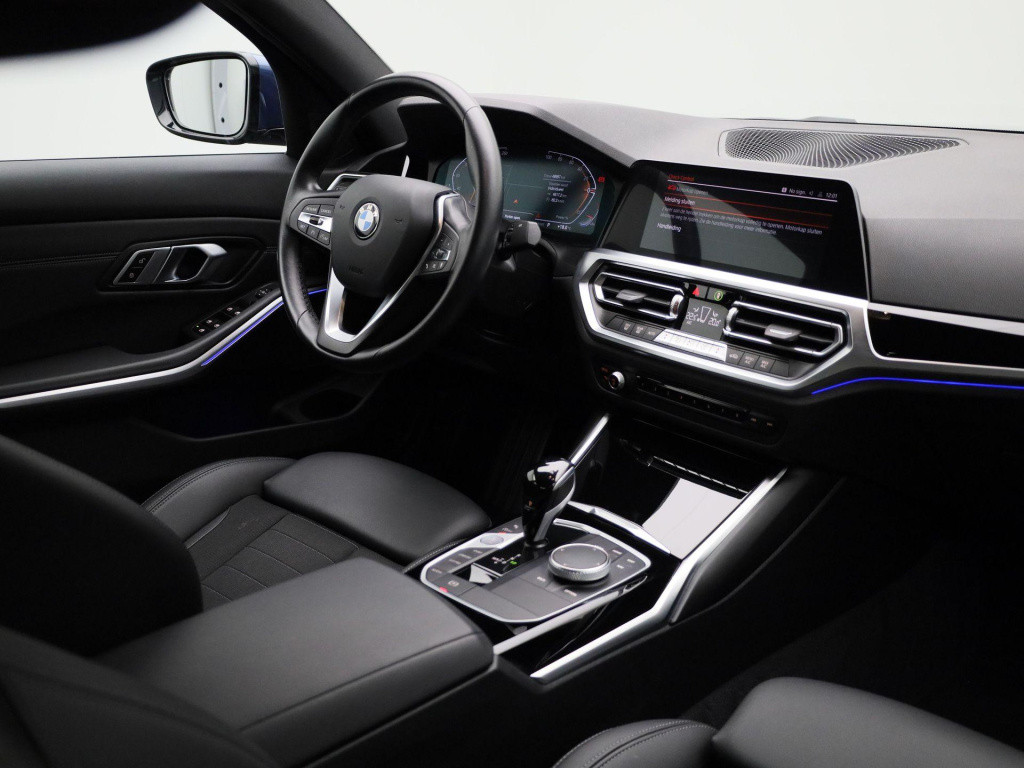 BMW 3-serie 318i business edition | automaat | lmv | half leder | virtual c
