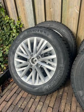VW T-roc Golf velgen caddy 16 inch nieuwe banden
