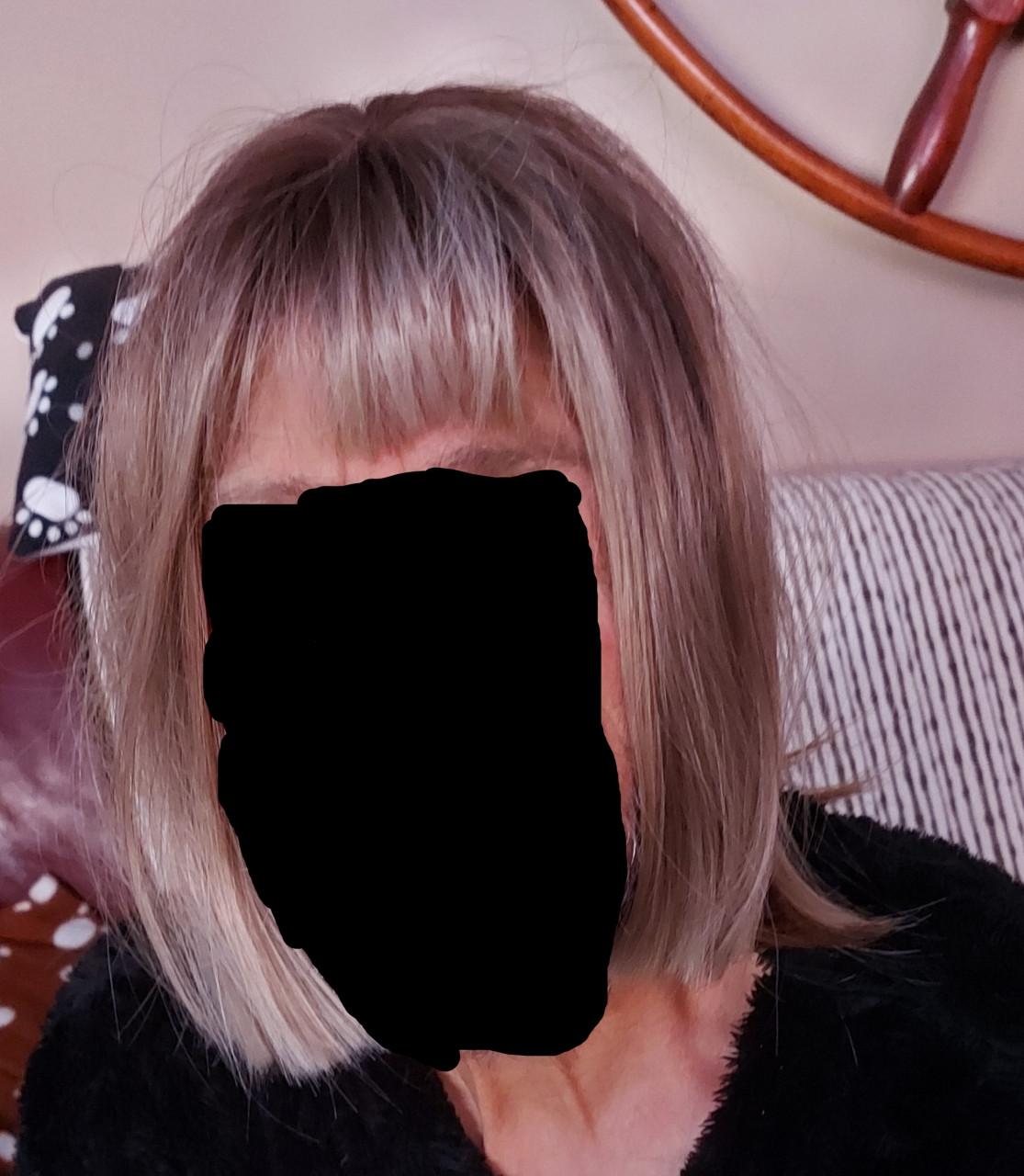 Half lange pruiken. NIEUW.