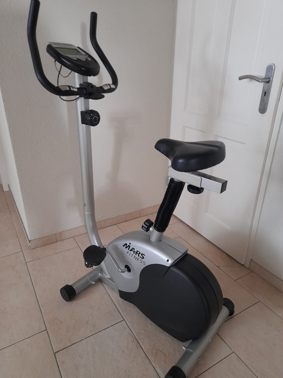 Hometrainer (werkt naar behoren ) in goede staat !