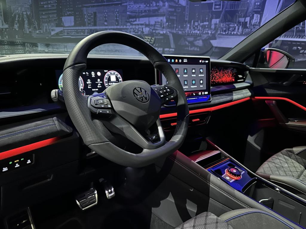 Volkswagen Tayron 1.5 ehybrid r-line edition *pano*keyless*blackstyle*