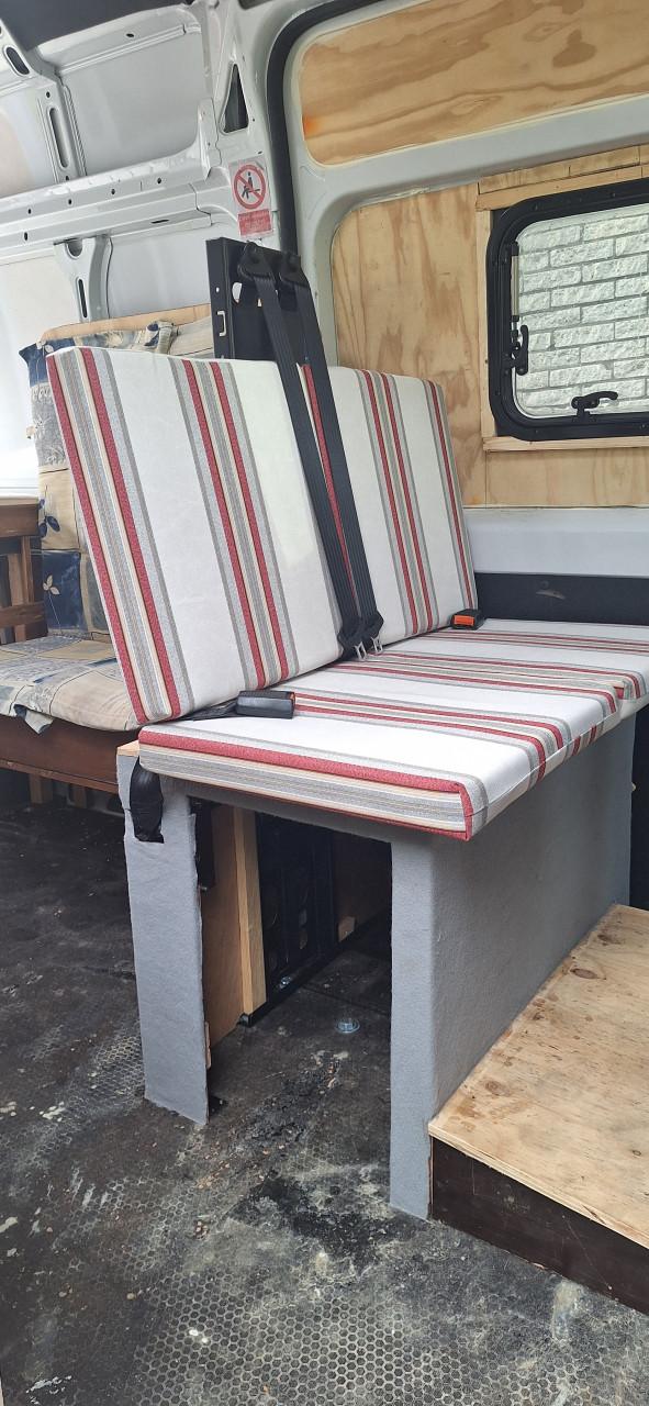 Camperinrichting Ducato met extra zitplaatsen