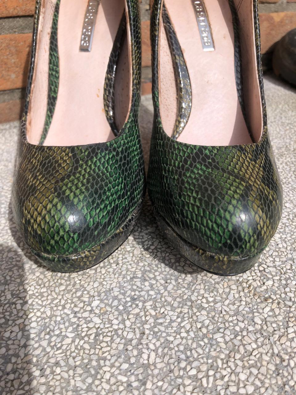 Groene pumps maat 36