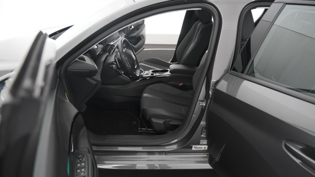 Peugeot 208 puretech 100 eat8 allure | camera | apple carplay | navigatie |