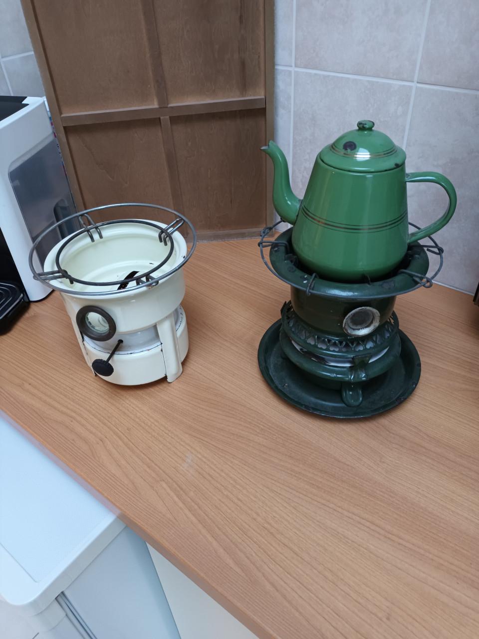 Twee stuks Petroleum stelletjes zoals Oma ze gebruikte.