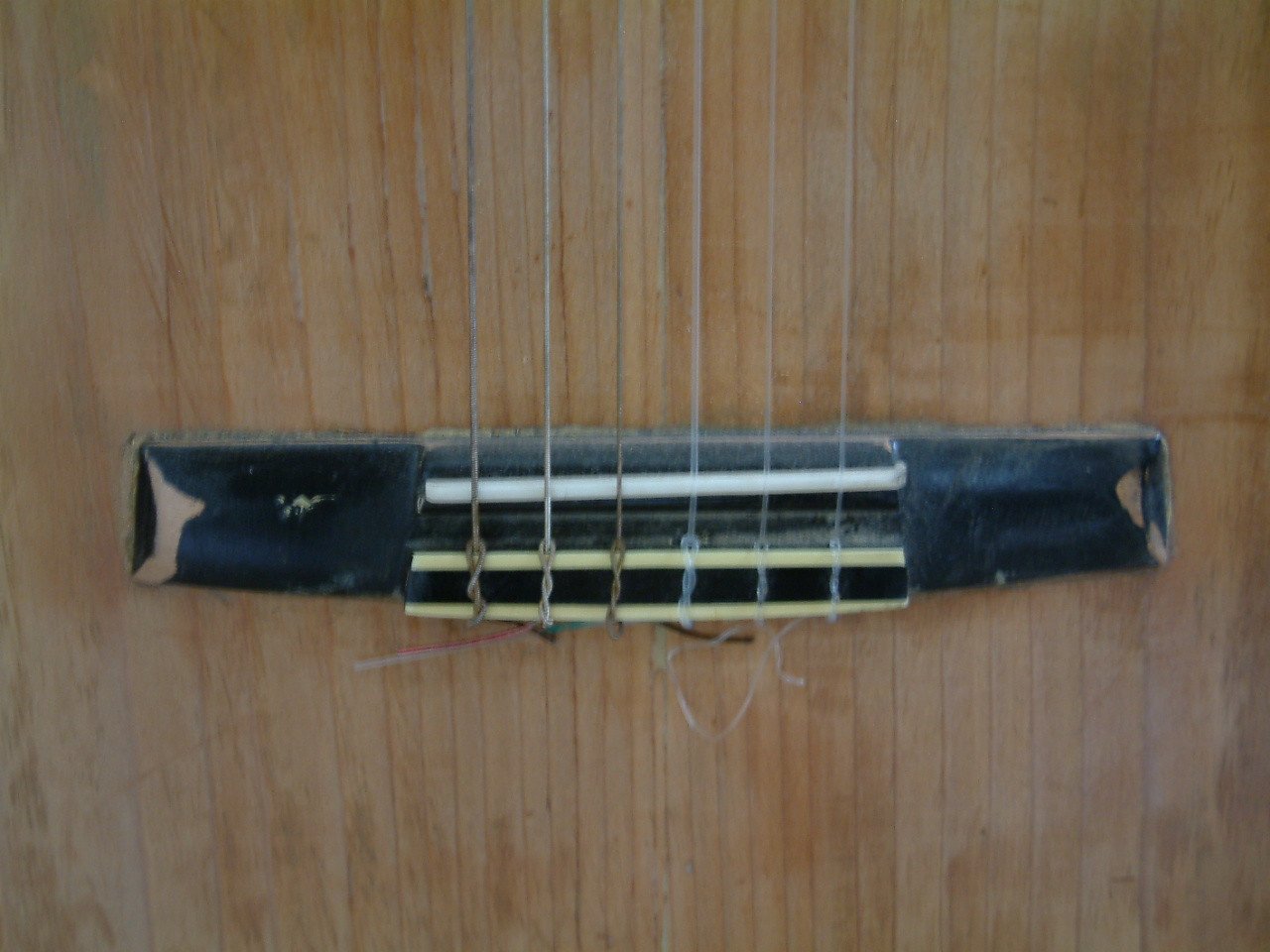 Zeldzame klassieke jumbo gitaar  nylon snaren  ceder boven blad