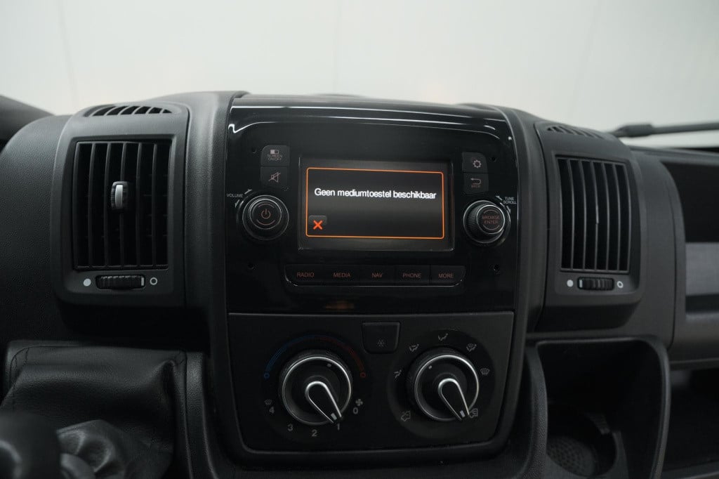 Peugeot Boxer 330 2.2 bluehdi 120 l1h1 premium | trekhaak | camera | betimm