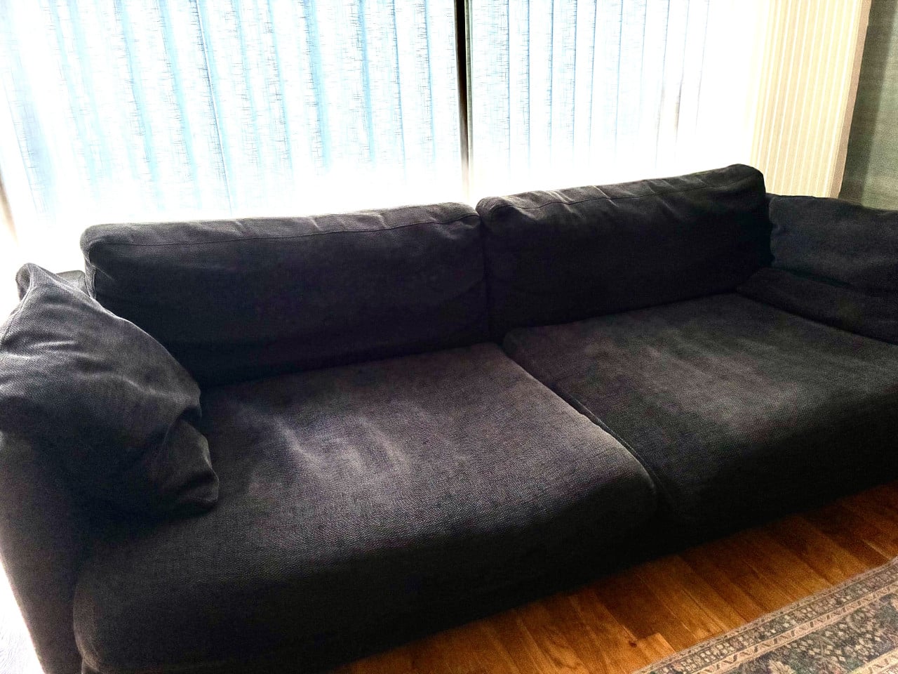 Gratis zwarte stoffen 3,5-4 zits bank