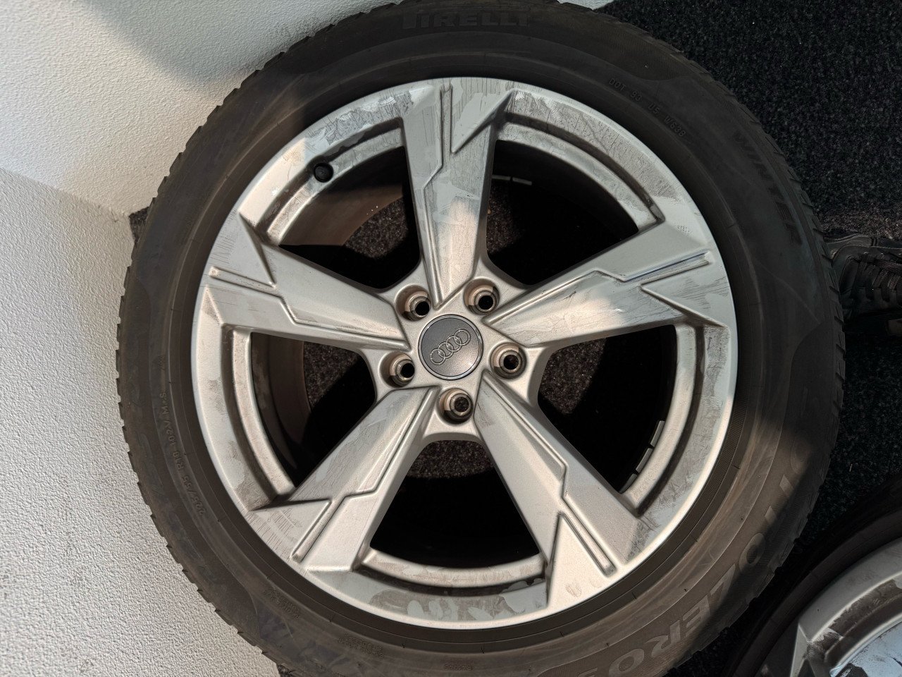 Audi A6 C8 Winterset 18 inch zonder schade!