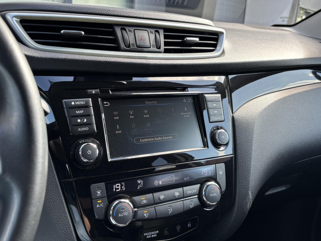 Nissan Qashqai 1.3 dig-t design edition | trekhaak | panoramadak | apple ca