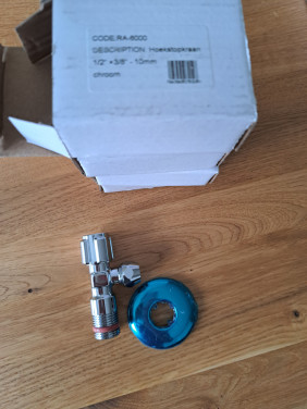4 Hoekstopkranen  nieuw 1/2x 3/8