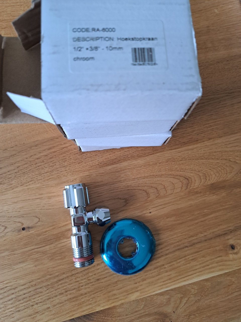 4 Hoekstopkranen  nieuw 1/2x 3/8