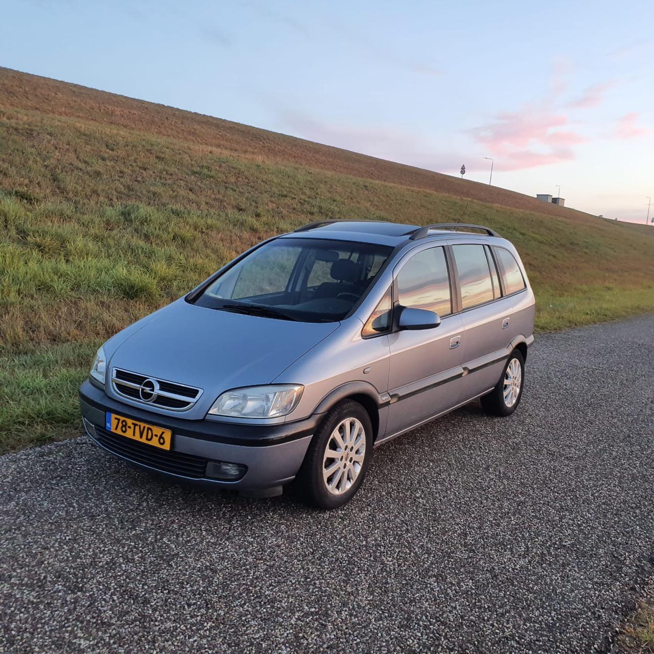 Opel Zafira 2.2 16V Elegance Automaat
