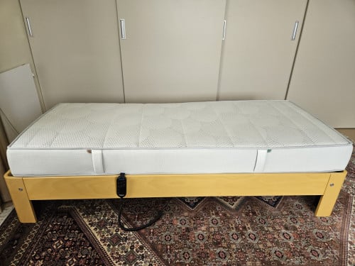 Auping Auronde bedombouw met gemotoriseerde lattenbodem van Hulsta