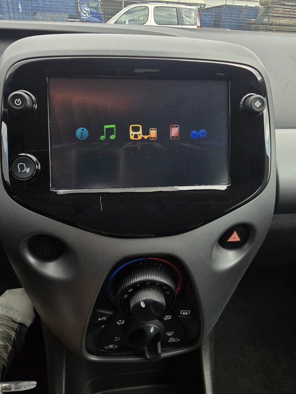 Toyota aygo 1.0 VVT-i x- city  AUTOMAAT!!!!! km13650