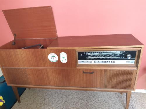 Houten audiomeubel