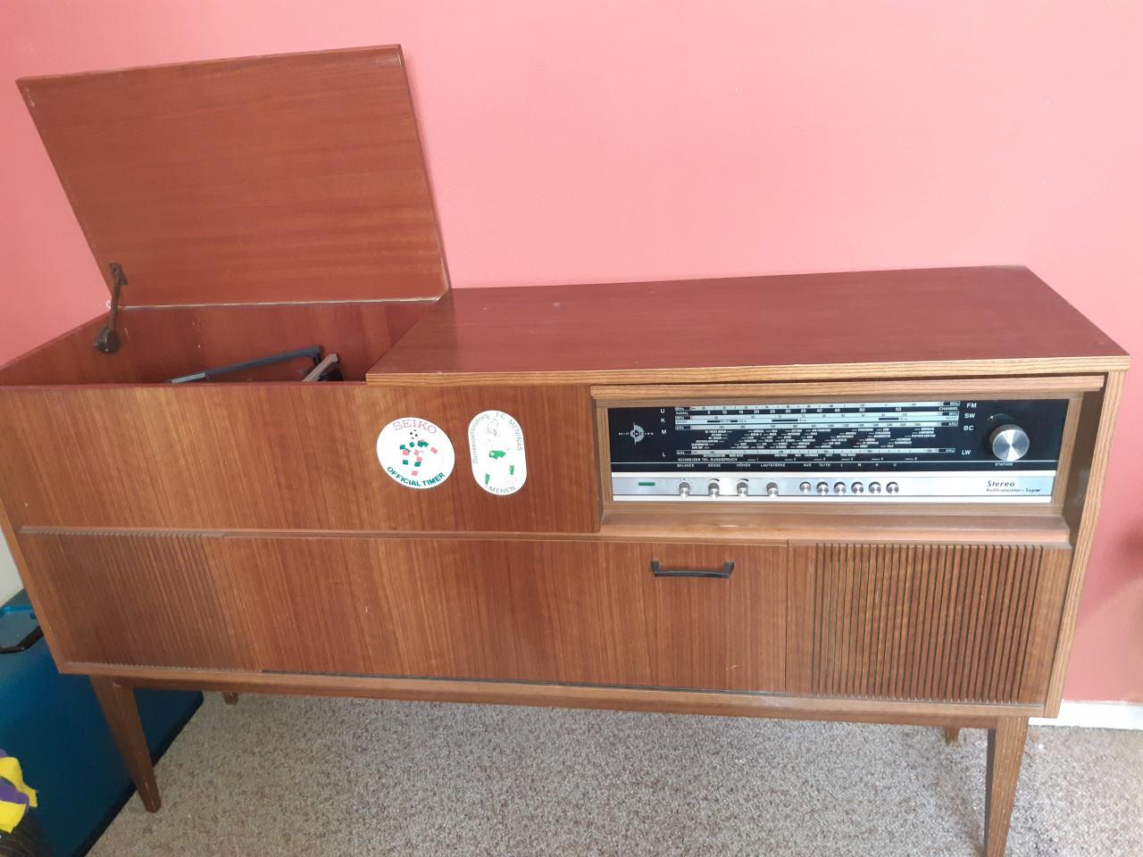 Houten audiomeubel