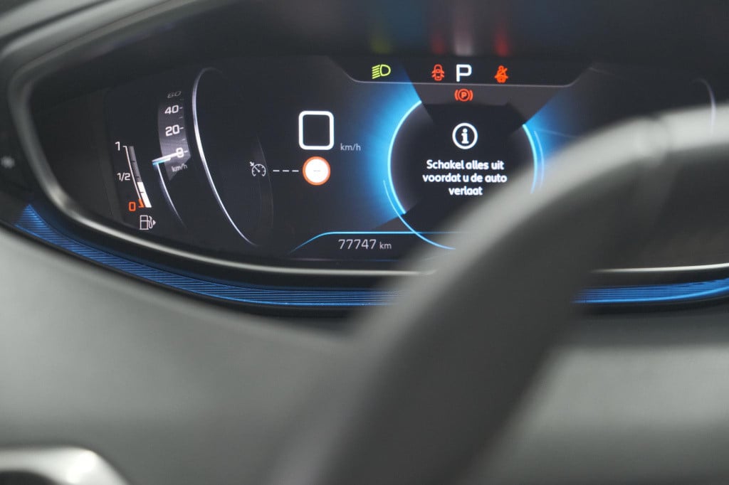 Peugeot 5008 puretech 130 eat8 active pack | 7 zitplaatsen | camera | navig
