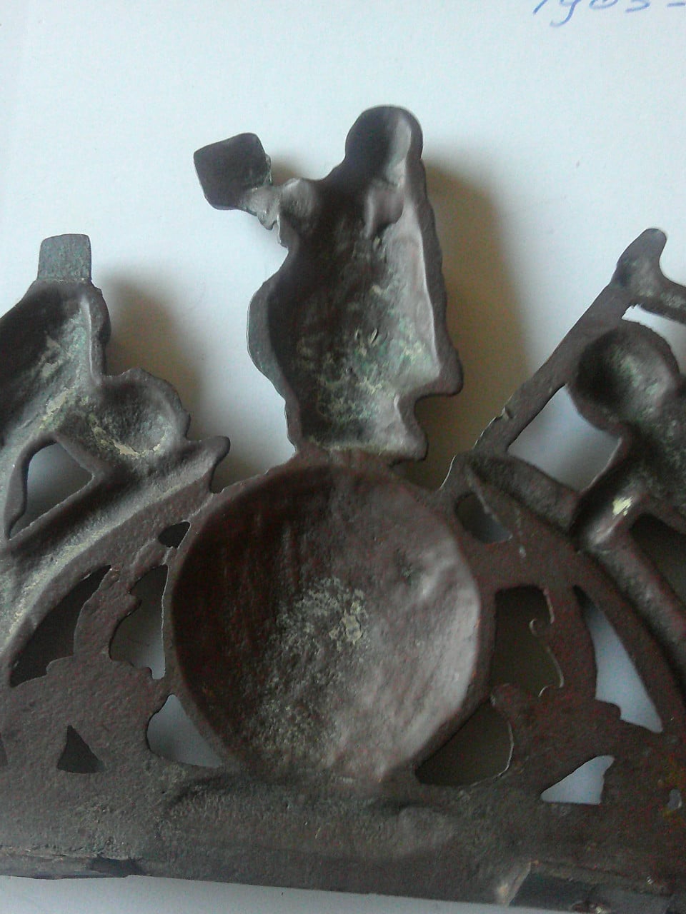 19 DE EEUWS BRONZEN ORNAMENTJE
