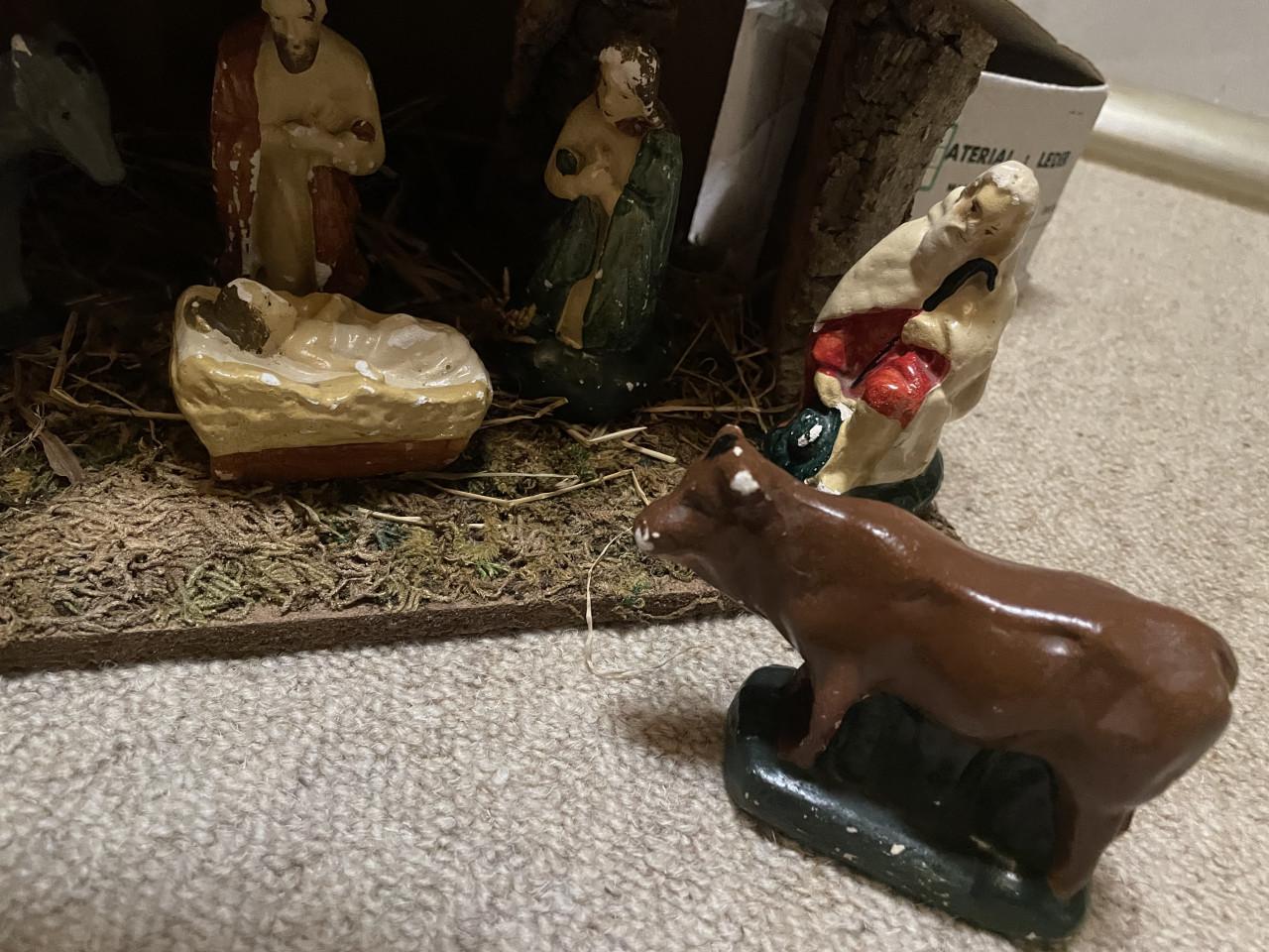 Kerststal met beeldjes