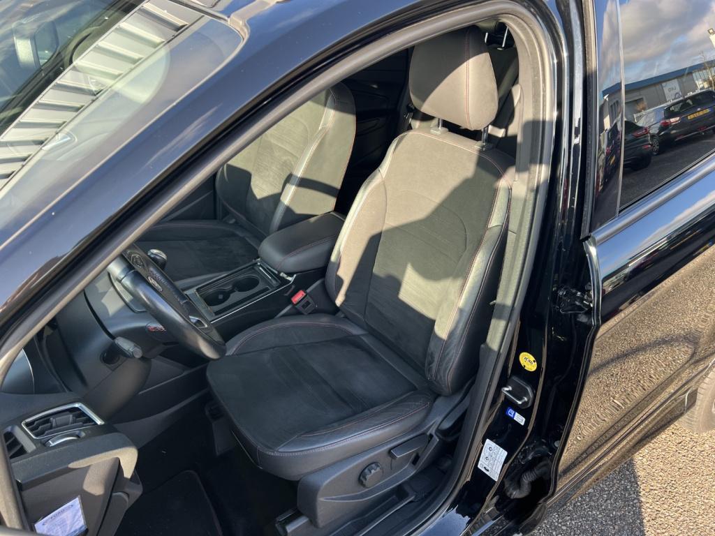 Ford Kuga 1.5 ecoboost 150pk 2wd st line , trekhaak , winterpack