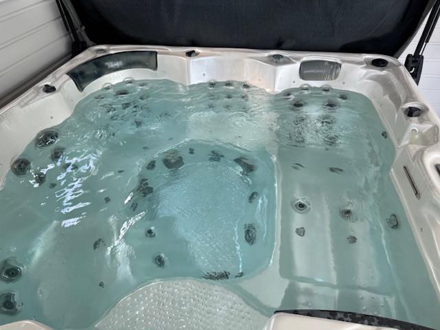 Jacuzzi- 5 persoons goed onderhouden
