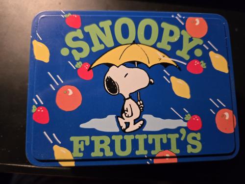 Blik Snoopy Fruiti's van Melle Leeg L 11,8 Br 8,7 H 5,4 cm