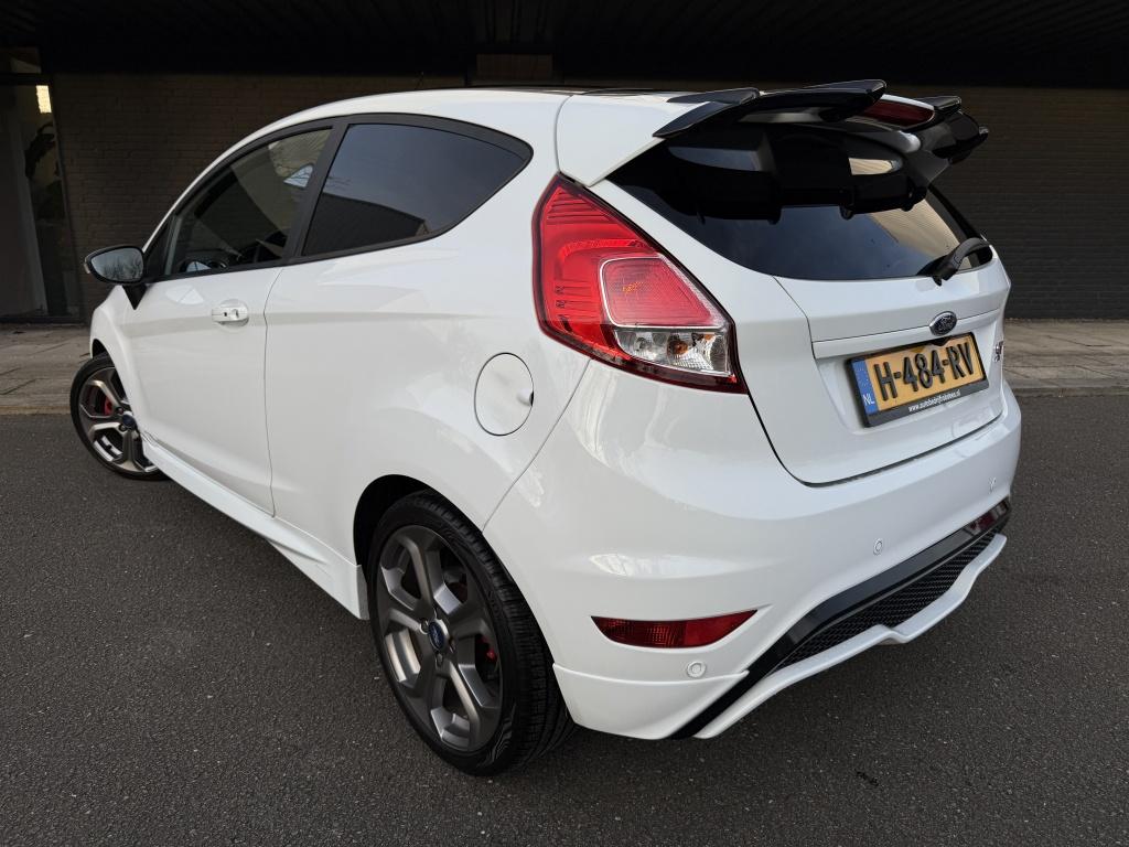 Ford Fiesta 1.6 st // nieuwe motor + koppeling, distributie en grote beurt 