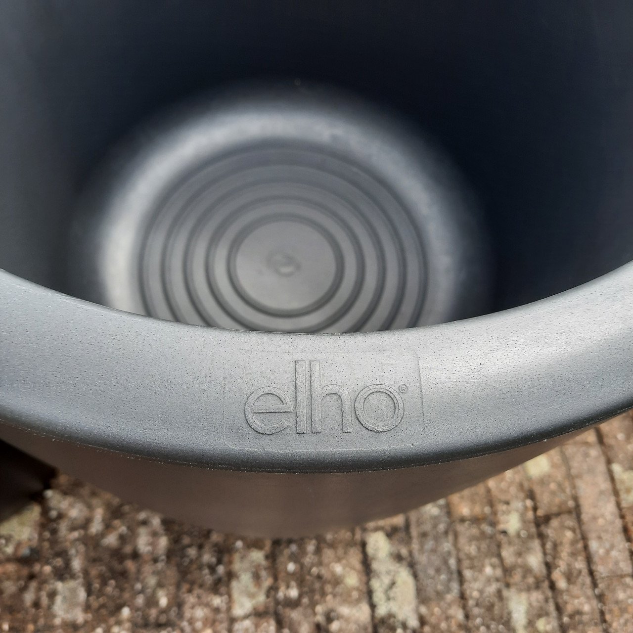 Elho bloembakken antraciet. Binnen en buiten.