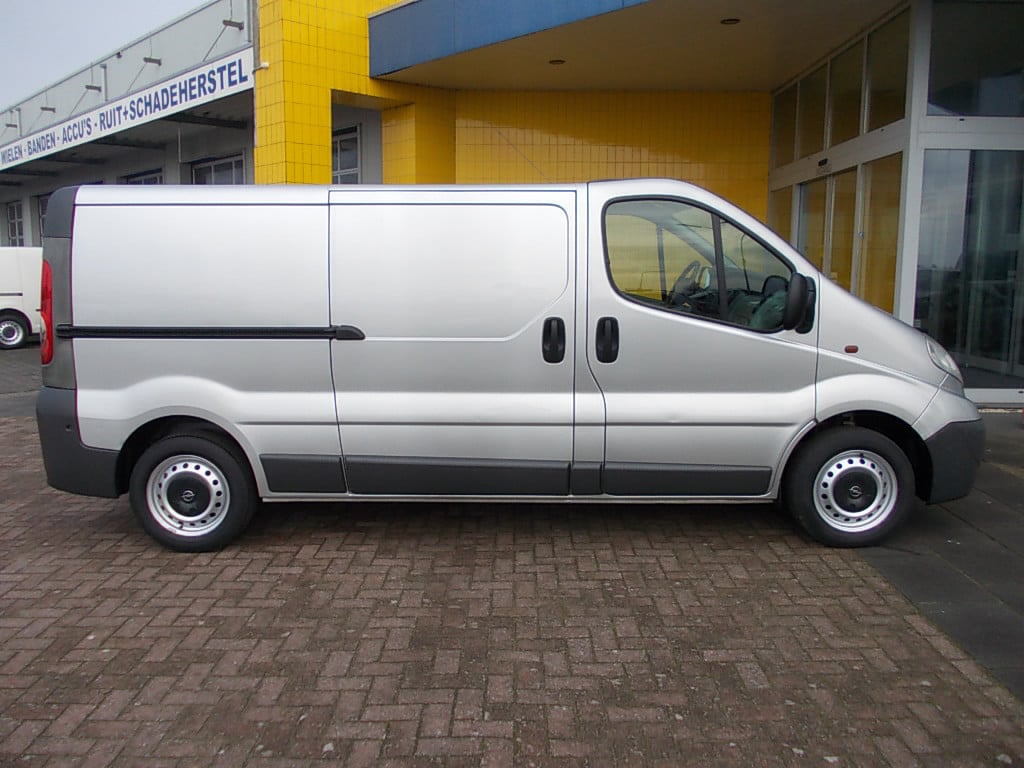 Opel Vivaro 2.0 cdti l2h1 airco, trekhaak 163000 km!!