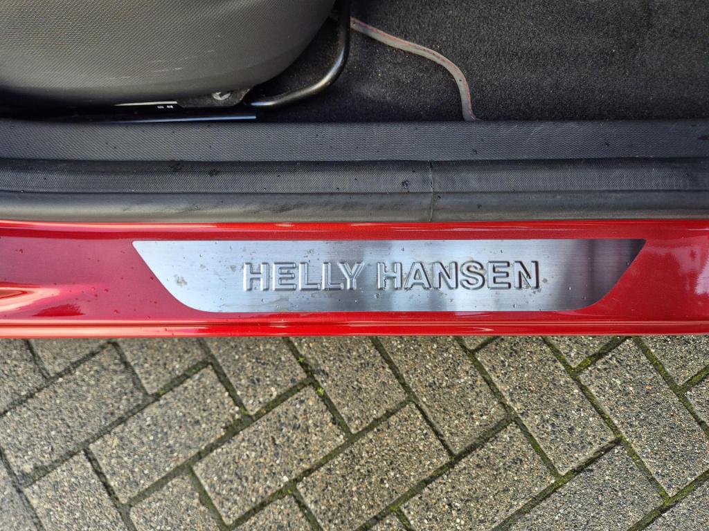 Renault Captur tce 90 helly hansen camera, trekhaak, all season banden, nav