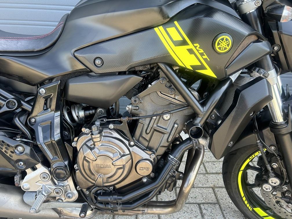 Yamaha MT07 uit nov 2015 met 43 dkm, comfortzadels, handkappen etc €4950,-